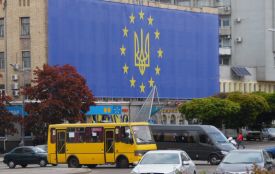 У Житомирі встановили найбільший рекордний прапор ЄС в Україні