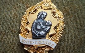 Петро Порошенко присвоїв звання "Мати-героїня" 70 жителькам Житомирщини