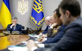 Маємо захистити стабільність гривні і не допустити паніки на фінансовому ринку – Президент на нараді у зв’язку із судовим рішенням щодо «Приватбанку»