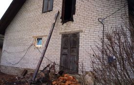 У Коростишеві вдалося врятувати двоповерховий будинок, в якому зайнявся утеплювач димоходу