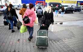 Українські біженці повертаються додому: митники пояснили, які речі і скільки можна ввозити з-за кордону