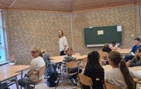 Школа для українських біженців в країні тюльпанів