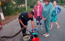Через аварію на мережі водопостачання у Малині кілька діб немає води: рятувальники забезпечують підвіз технічної води для населення