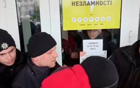 Пенсіонери протестують проти зменшення чорнобильських виплат під міськрадою Коростеня. ВІДЕО