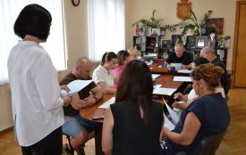 4-річну дівчинку, яка випала з вікна багатоповерхівки в Бердичеві, відбирають у батька