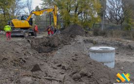 На Корольова прорвало каналізацію: тривають аварійні роботи