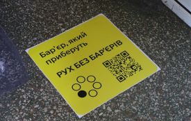 "Тут приберуть бар'єр": у Житомирі промаркували шлях доступності