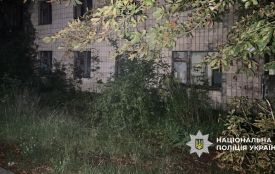 У закинутій будівлі на Крошні виявили тіло чоловіка: поліцейські встановлюють особу померлого