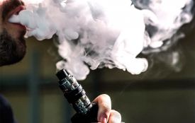 Електронні сигарети хочуть заборонити: депутати підготували законопроєкт