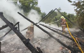 На Бердичівщині від блискавки загорівся приватний будинок