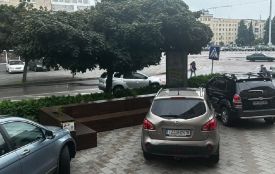Житомир: зона відпочинку для людей чи парковка для авто?