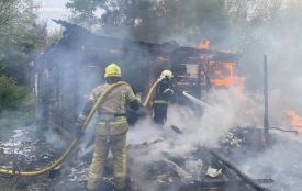 Майже дві години рятувальники гасили пожежу в будинку в селі Іванівка на Коростенщині
