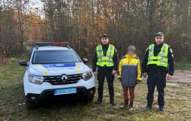 Блукала в лісі майже добу: зранку поліцейські розшукали жительку Троянова, яка пішла по гриби і загубилася