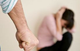 Звягельські слідчі повідомили про підозру чоловікові, який кривдив співмешканку