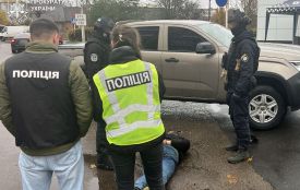 За 10 тис. доларів США обіцяв переправити за кордон у багажному відділенні автобуса – 35-річному житомирянину повідомлено про підозру