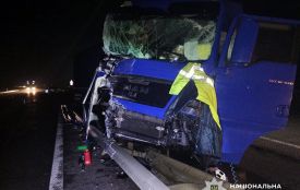 На Звягельщині зіткнулися дві вантажівки — один з водіїв травмований