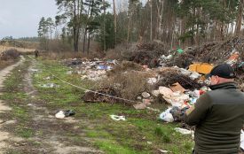 Понад тисячу квадратних метрів відходів: екоінспектори виявили масштабне стихійне сміттєзвалище поблизу с.Вереси