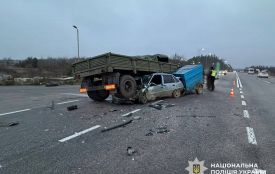 Поблизу Сінгурів внаслідок зіткнення вантажівки і легковика травмовано двоє людей
