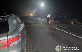 Внаслідок лобового зіткнення двох автівок один водій загинув, постраждали 5 пасажирів. в тому числі троє дітей