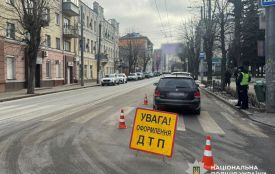 У Житомирі на вул. Покровській під колеса легковика потрапила пішохідка