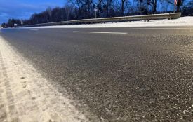 Дорожники другу добу поспіль працюють в режимі "нон-стоп", забезпечуючи проїзд автошляхами