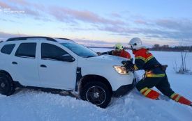 Протягом доби рятувальники ДСНС Житомирщини п’ять разів залучалися до ліквідації наслідків негоди на автошляхах області