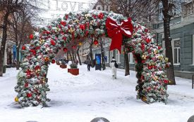 Комунальна техніка фактично не справляється з нічним снігопадом. Фоторепортаж