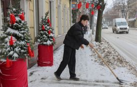 Житомирська міськрада звертається до підприємців з проханням розчистити сніг і подбати про безпечний прохід біля своїх закладів