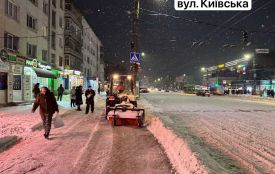 Житомир бореться з наслідками снігопаду — в першу чергу чистять центральні магістралі
