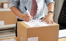 Перед судом постане працівник пошти в Романові, який викрав посилку з телефоном вартістю 45 тис. грн