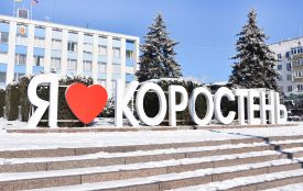 У Коростені після ворожого ранкового удару проводяться обстеження постраждалого житлового фонду та іншої інфраструктури, рух потягів зупинено