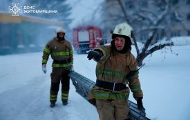 Ворог знову обстріляв критичну інфраструктуру у Коростенському районі: 50 рятувальників працювали на місці прильоту