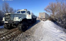 Рятувальники надають допопогу: визволяють із заметів і допомагають на слизькій дорозі