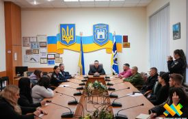 Рідні Захисників та ветеранів безоплатно вивчають теорію водіння: у Житомирі вже вдруге стартував такий курс