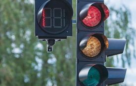 У Житомирі ще на двох перехрестях встановили світлофори з автономним живленням.