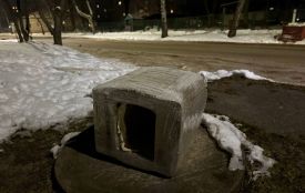 Фотофакт: житомиряни роблять будиночки для безпритульних тварин