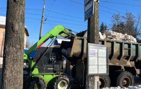 Комунальники Житомира розчищають шляхи від снігу та проводять протиожеледну обробку