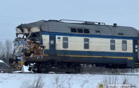 Біля Олевська вантажівка зіткнулася з поїздом: постраждав машиніст