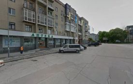 Інцидент на майдані Соборному у Житомирі: чоловіки у балаклавах тягнули напіводягненого чоловіка до мікроавтобуса