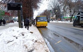 У Житомирі — ожеледиця і колапс на дорогах. Фоторепортаж