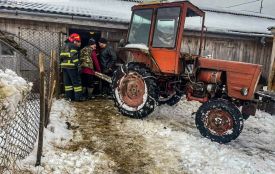 Вчора фахівці ДСНС визволяли з провалля корову