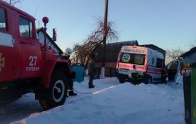 Рятувальники визволяли "швидку" з снігового полону