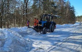 Дорожники продовжують скидати сніг з доріг державного значення Житомирщини та проводити ремонт покриття