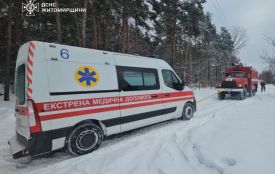 Рятувальники допомогли бригадам екстреної медичної допомоги дістатися до пацієнтів через складні погодні умови