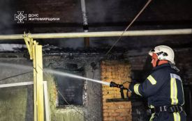 У Житомирі під час пожежі у господарчій будівлі травмувався чоловік