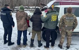 Затримано двох осіб за організацію незаконного переправлення чоловіків за кордон: "послуга" коштувала 16 000 доларів США