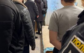 У Бердичеві слідчі повідомили про підозру містянину, який травмував поліцейського та пошкодив службові автомобілі