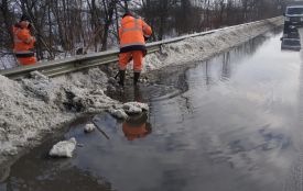 Будьте уважні за кермом: перезволожене покриття доріг