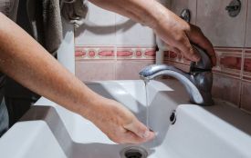 На Польовій продовжуються  аварійно-відновлювальні роботи на каналізаційному колекторі, вода подаватиметься за графіком