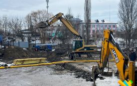 Працівники водоканалу здійснюють заміну аварійної магістральної труби на Польовій